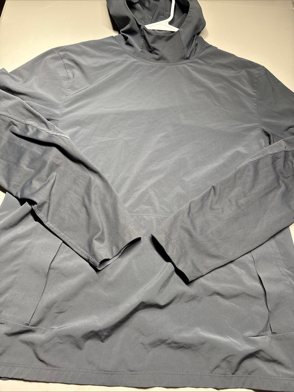 Lululemon Men’s L Chill Motion Hoodie Gray Pullover Kangaroo Pocket Excellent